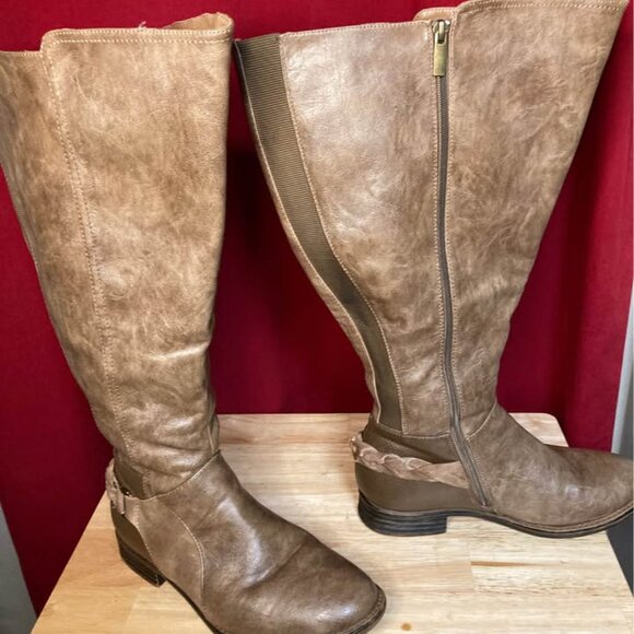 Leslie Extra Wide Calf Distressed Faux Leather Boot with Gore Size 7 1/2W - Picture 4 of 6